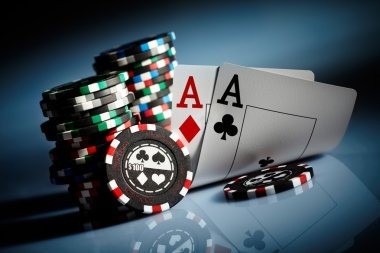 pabrikqq live casino interface with blackjack and roulette tables